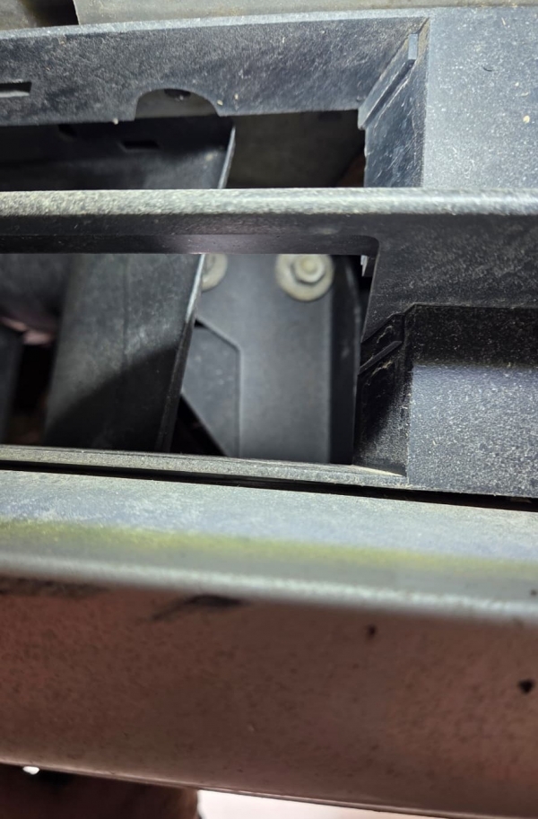 Scut motor BMW Seria 5 E60/E61 cu bară normală 4