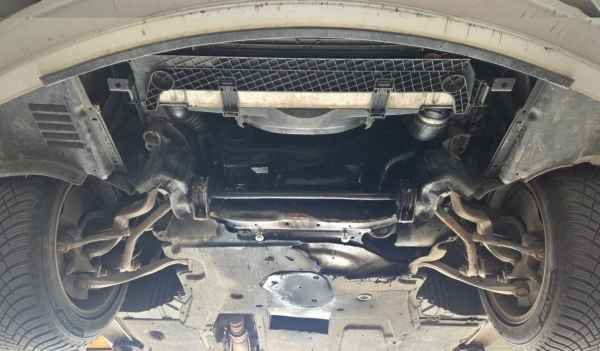 Scut motor BMW Seria 5 E60/E61 cu bară normală 1