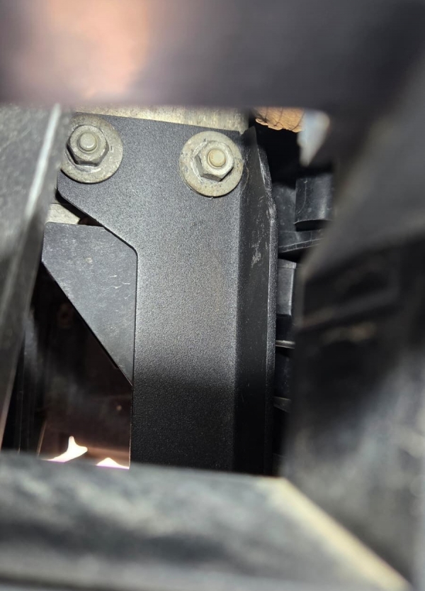 Scut motor BMW Seria 5 E60/E61 cu bară normală 3