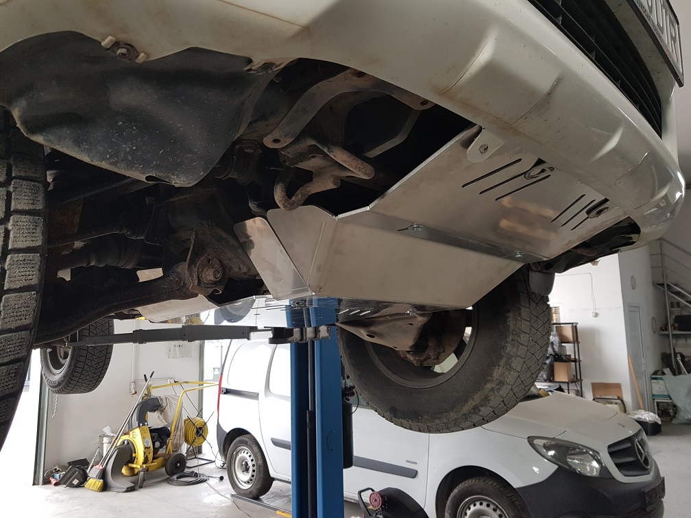 Hliníkový kryt chladiče pro Toyota Hilux Revo 2016 - 2026, všechny motory