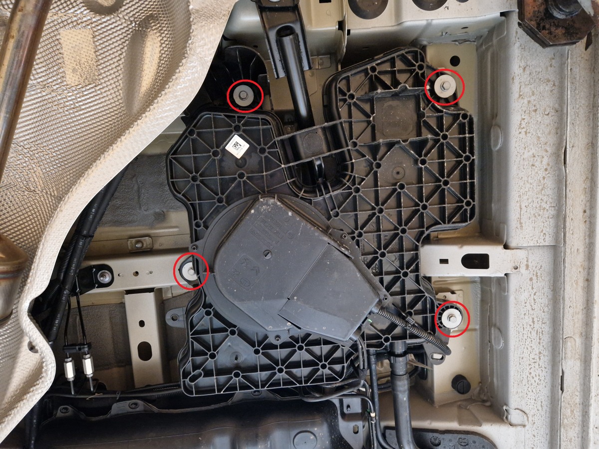 Ocelový kryt nádrže AdBlue pro Citroen Spacetourer 2020 - 2026, všechny motory