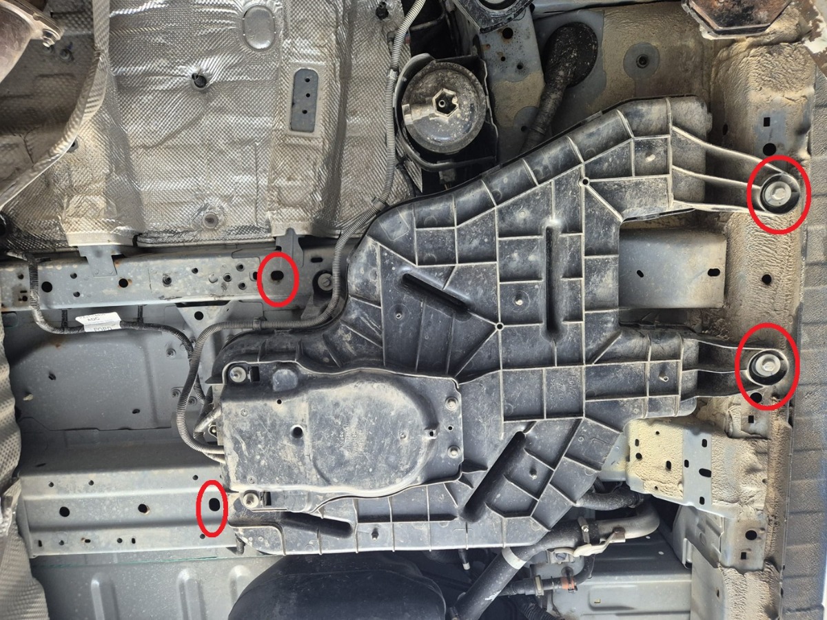 Ocelový kryt nádrže AdBlue pro Ford Transit Custom 2023 - 2026, všechny motory