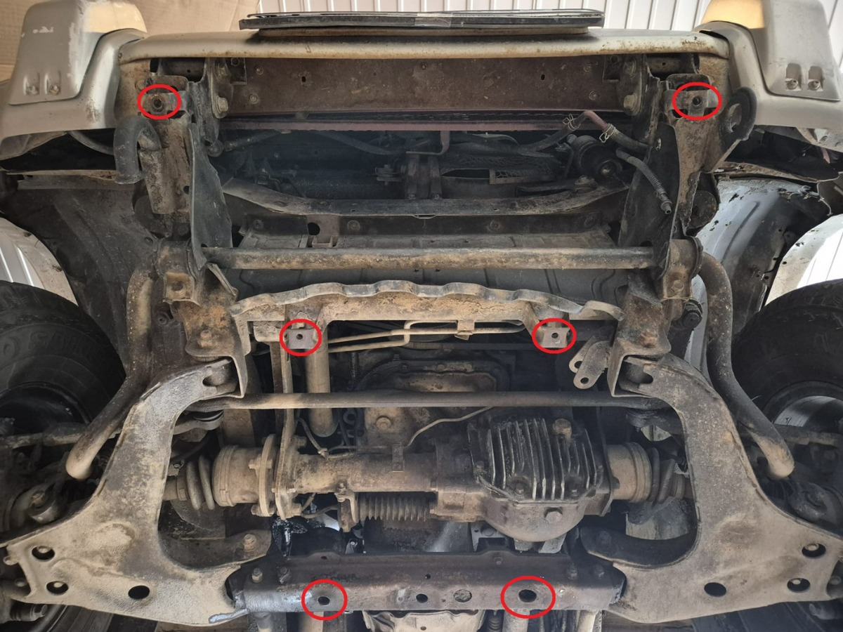 Ocelový kryt olejové vany pro ochranu motoru a chladiče pro Mitsubishi Shogun 3 (V60, V70) 1999 - 2007, 3.5 Gdi; 2.5 Tdi; 3.2 Di-d