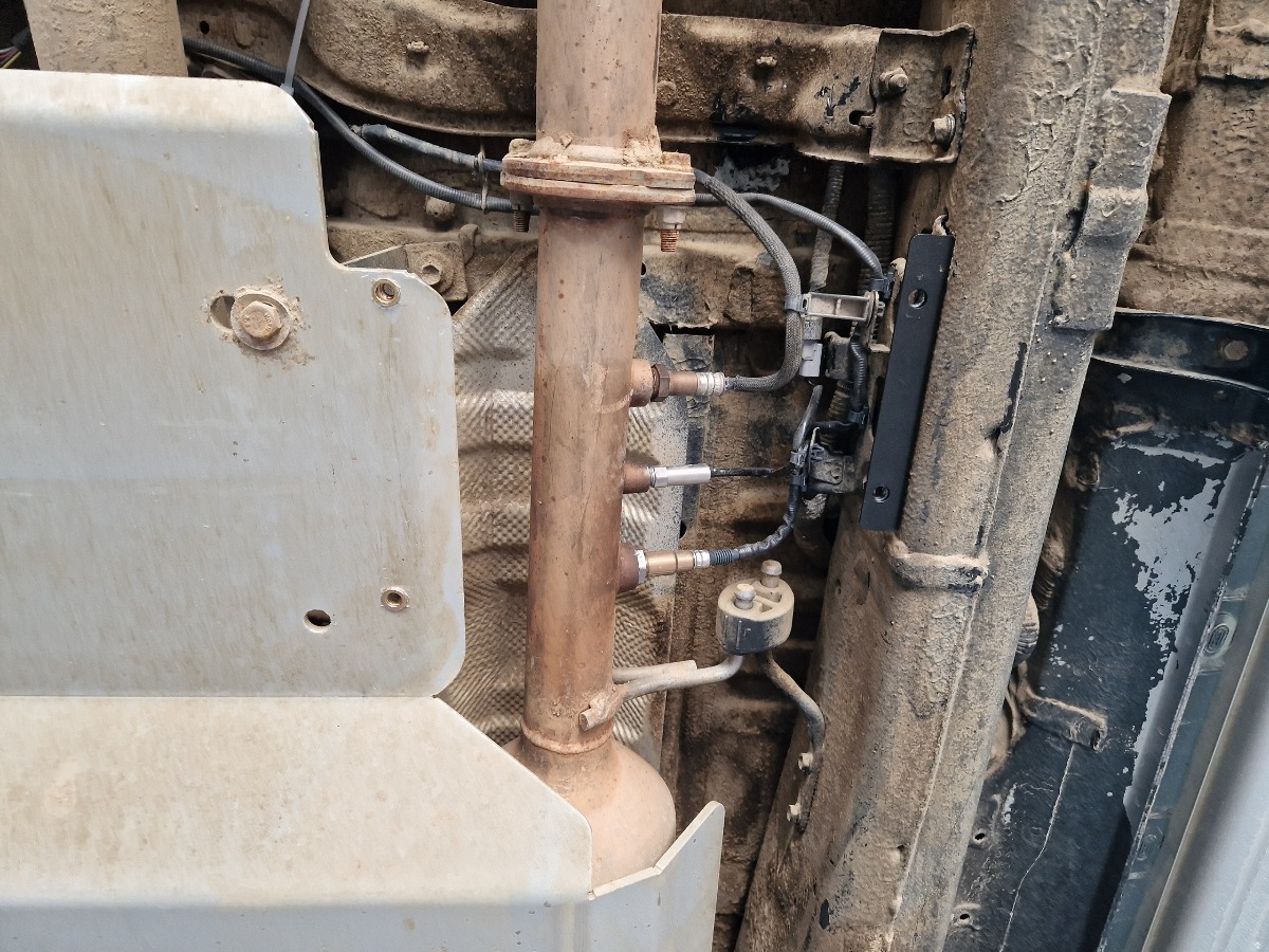 Hliníkový kryt DPF senzoru pro Toyota Hilux 2021 - 2026, všechny motory