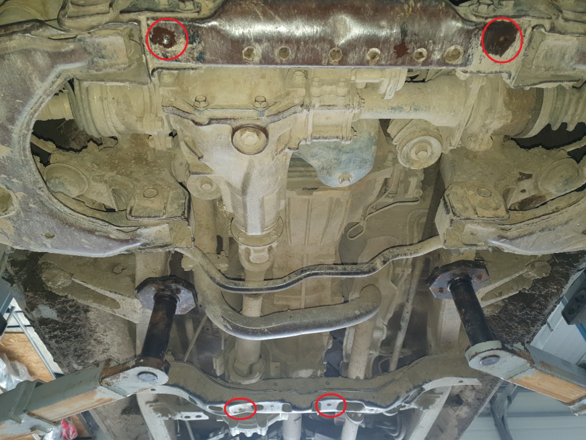 Ocelová převodovka a diferenciál pro Toyota Hilux 2000 - 2004, všechny motory