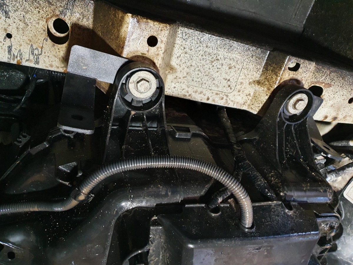 Ocelový kryt nádrže AdBlue pro Ford Transit Custom 2020 - 2023, všechny motory