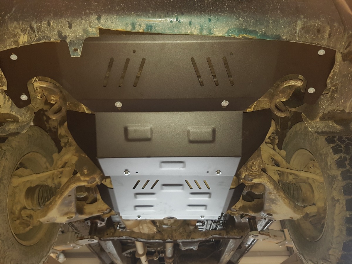 Ocelový kryt olejové vany pro ochranu motoru a chladiče pro Toyota Hilux 2004 - 2015, všechny motory