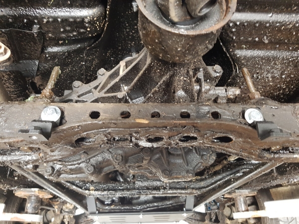 Scut cutie de viteza Nissan Terrano II  3