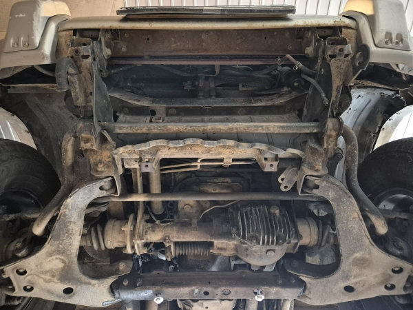 Scut motor și radiator Mitsubishi Pajero 3 (V60, V70) 2