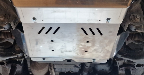 Scut motor din aluminiu  Toyota Hilux Revo  5