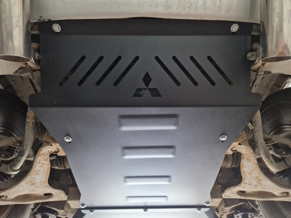 Scut motor și radiator Mitsubishi Pajero 3 (V60, V70) Vers 2.0 2