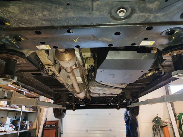 Scut rezervor AdBlue Ford Transit - Tractiune fata 10