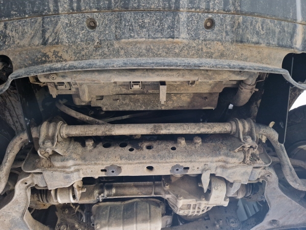 Scut radiator din aluminiu Nissan Pathfinder  2