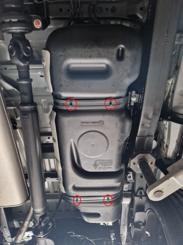 Scut rezervor Toyota Hilux 4