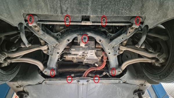 Scut motor faţă Tesla Model 3 AWD 1